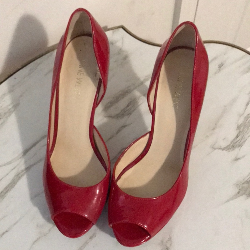 Size- 7.5 Color - Red Brand- Nine West     Beautiful heels and so comfy!